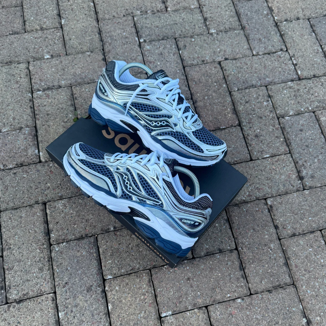Saucony ProGrid Omni 9 ‘Deep Navy’