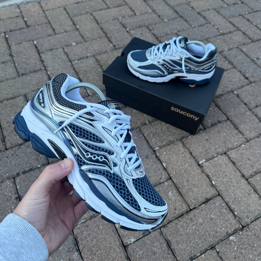 Saucony ProGrid Omni 9 ‘Deep Navy’