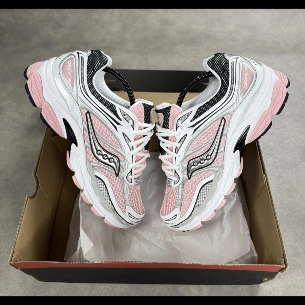 Saucony ProGrid Omni 9 - ''Pink/White Touch''